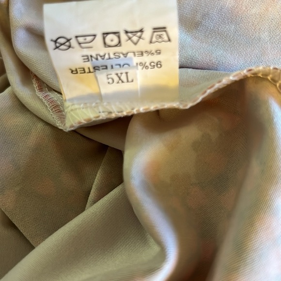 No Brand top with large hearts filled with small hearts. Size 5XL - Picture 8 of 8